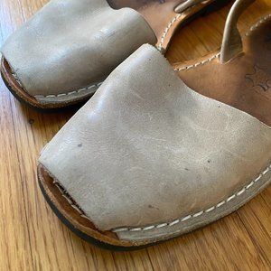 Pons Size 8 Classic Style Women Taupe Authentic Avarcas